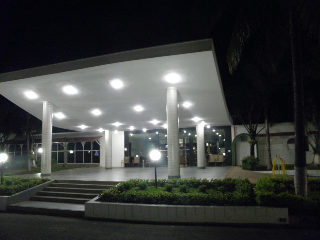 Rio Claro Plaza Hotel Exterior photo