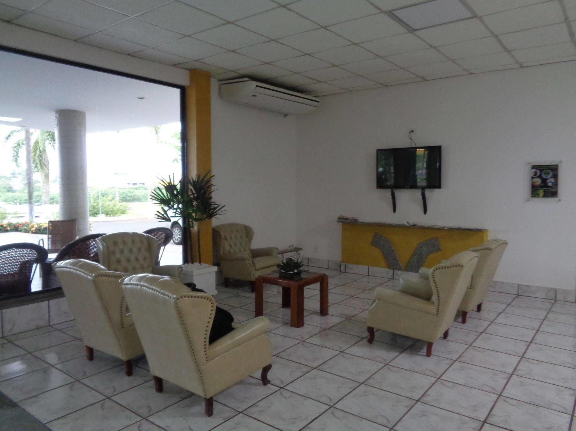 Rio Claro Plaza Hotel Exterior photo